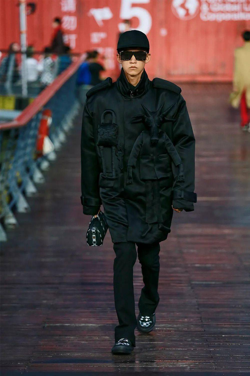 吴建豪|适逢 LV 男装大秀，吴建豪想要送你一份礼物