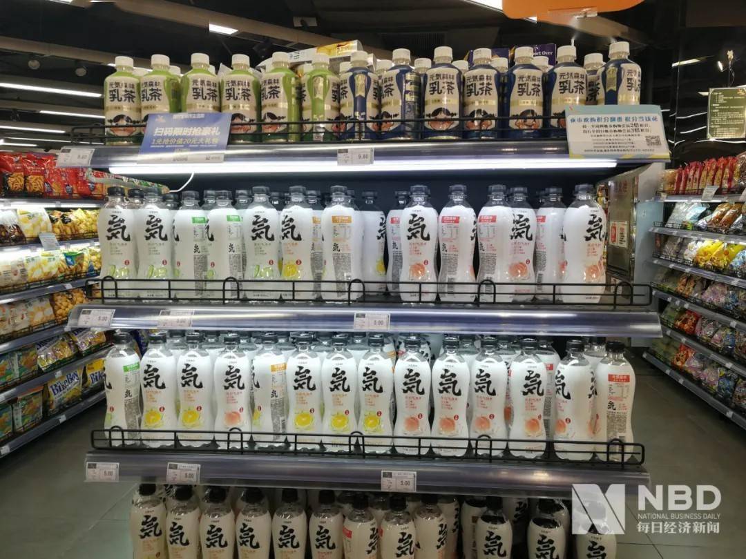 网红饮料元气森林陷"伪日系"争议"喝不胖"的苏打气泡水不如白开水?
