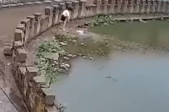 跳水|惊险！山西8岁姐姐跳水救妹妹险溺水，村民赶到后救出两人