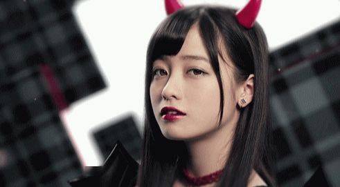 小肚腩|桥本环奈因在新剧中胖出小肚腩又双叒上热搜，这个形象还能再演偶像剧女主吗？