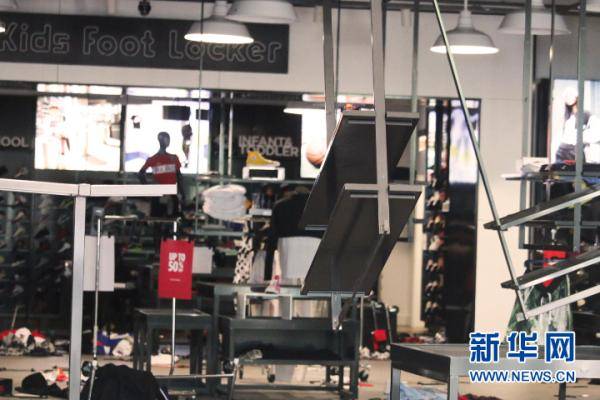 伤势|美国芝加哥发生大规模暴力抢劫事件 导致15人受伤