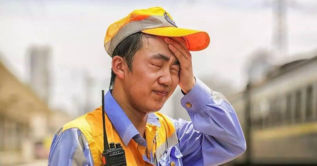 高温猝死:近期多个工地出现中暑!工人因中暑从脚手架跌落!请提前预防!
