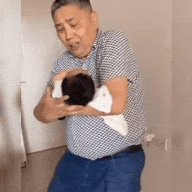 视频教学|5种抱姿超详细解说，别让错误抱姿毁掉宝宝脊椎