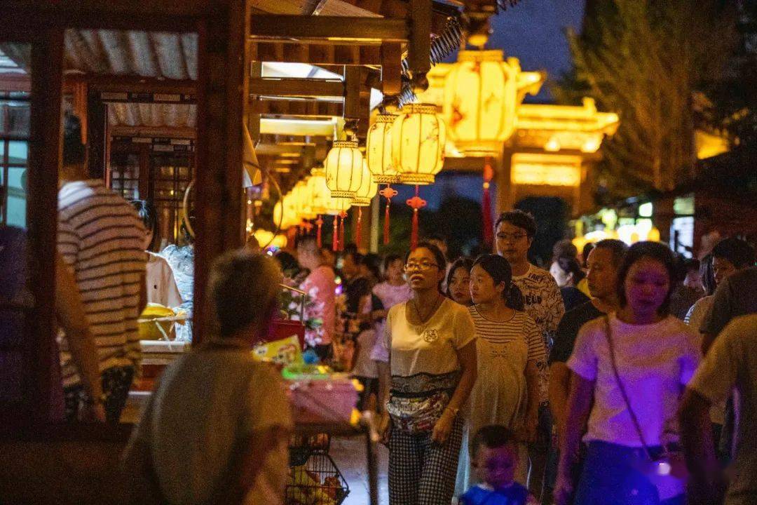 一夜之间,一条风情街燃亮毕节夜市