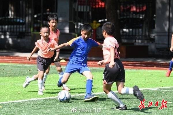 詹松|足球小将精彩对抗