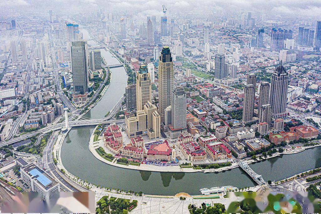 航拍雨后天津平流雾城市若隐若现