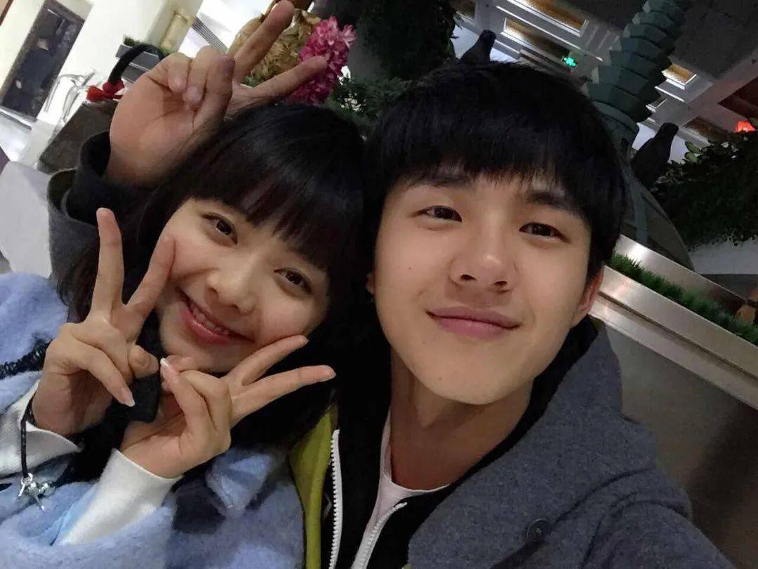 高中生|她30岁却比高中生还嫩！顺便收割了整个娱乐圈的帅弟弟