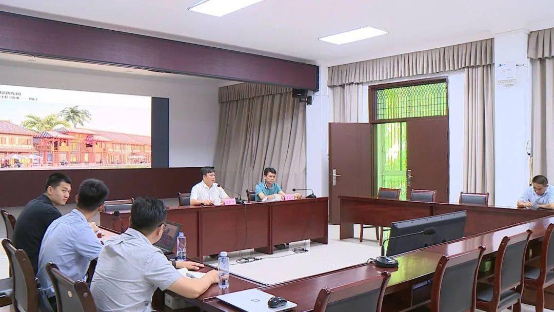 市政协主席潘乙宁参加会议并对苗村搬迁安置项目修建