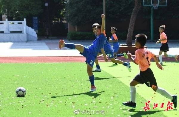 詹松|足球小将精彩对抗