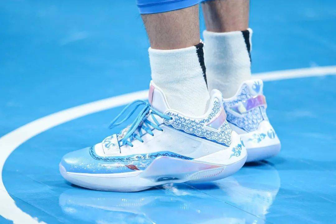 球鞋|客制最好还是放家里，以免被人说成fake丨客制球鞋采访