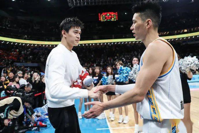 球鞋|客制最好还是放家里，以免被人说成fake丨客制球鞋采访