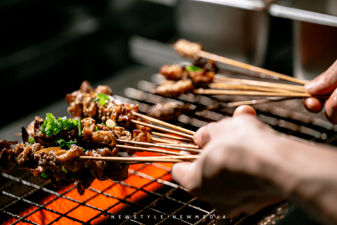 羔羊肉串|烧烤界“扛霸子”木屋烧烤又开新店！5.8折撸串喝酒