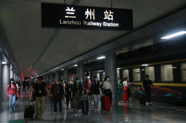 国旅|长三角客源入甘！“环西部火车游”首趟跨省旅游专列顺利开行
