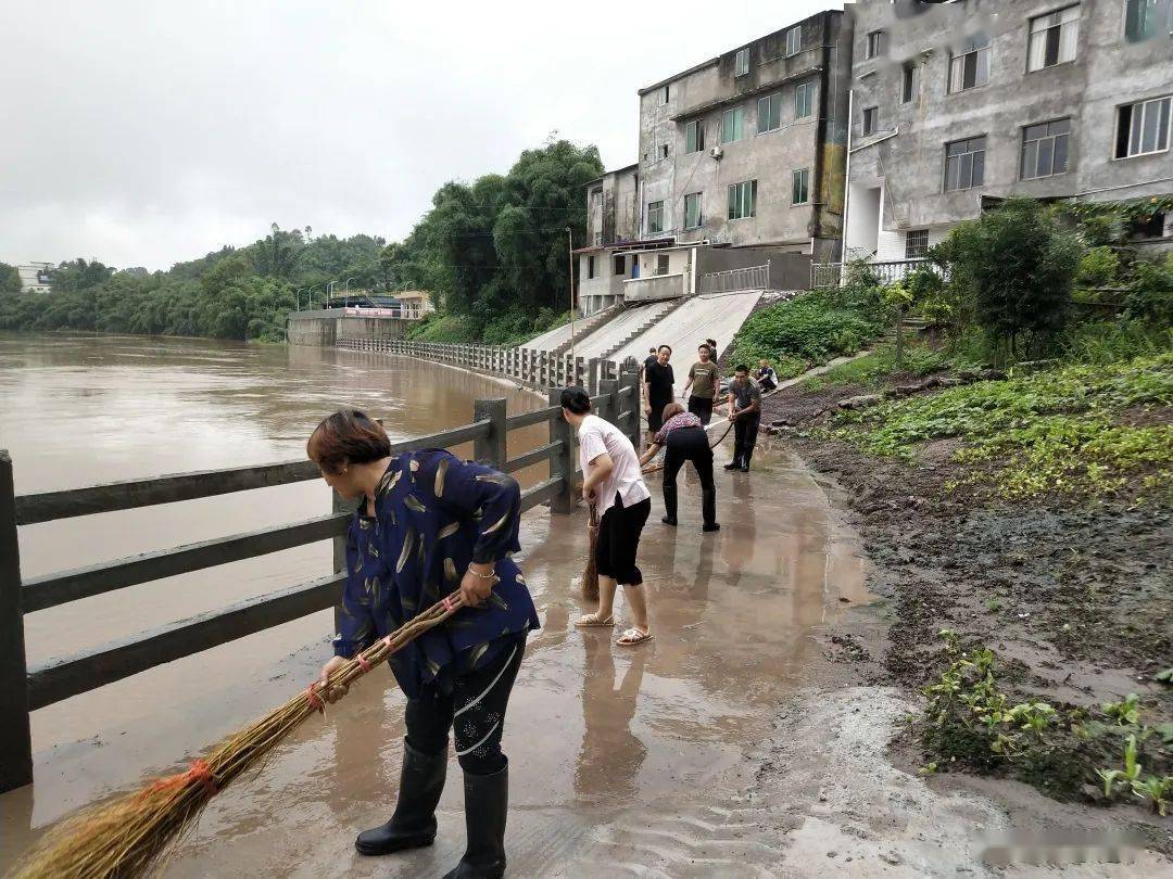 暴雨来袭井研在行动