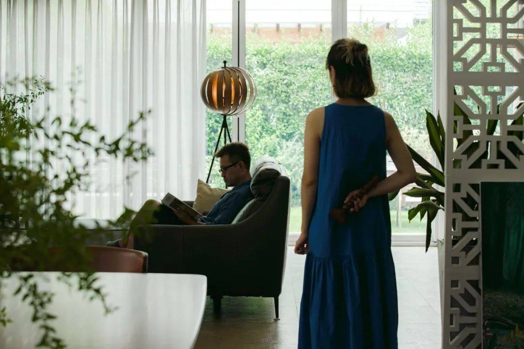 阿加莎|在阿加莎的剧本里成长，上海夫妻用“凶器”道具装饰家