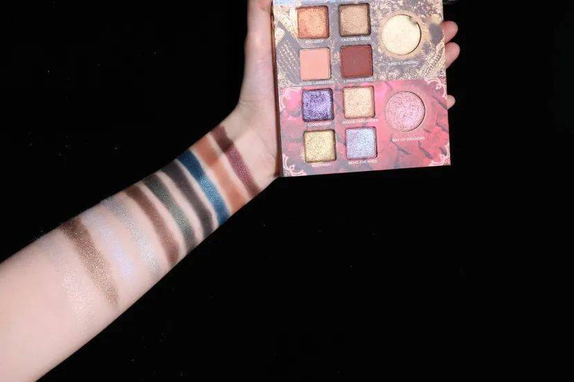 美人|彩妆博主人手一盘的UD眼影，究竟是真好用还是纯跟风？！