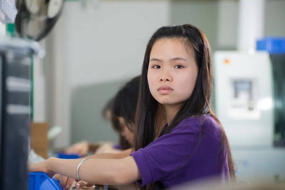 图虫创意在《工厂女孩》的采访阶段,丁燕发现了外来工人群体的新变化