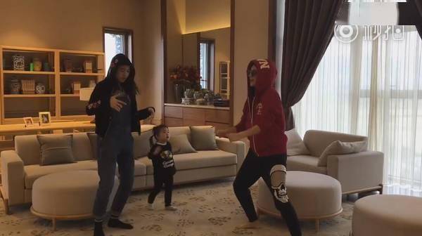 舞蹈视频大全小苹果 fdb5c3656ff94593bca1a4c20d7b727a.jpeg