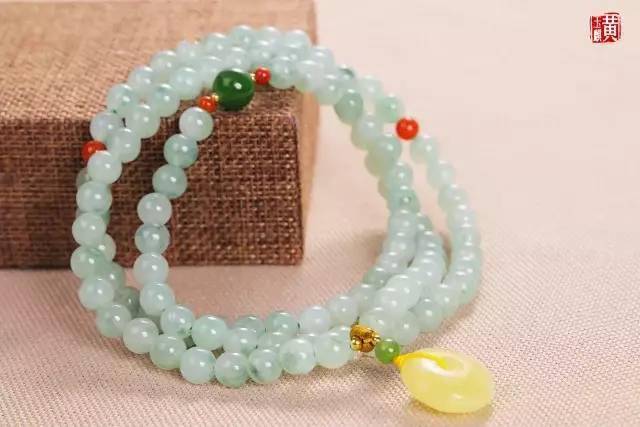 翡翠|清代满绿翡翠珠链现身鉴宝,一颗就值20万?!