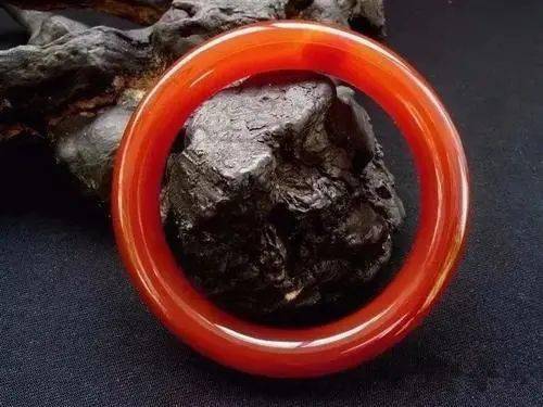 玛瑙|杨杨：5大“美人玉”，价格低哭了！却颜值不输翡翠，质感媲美羊脂！