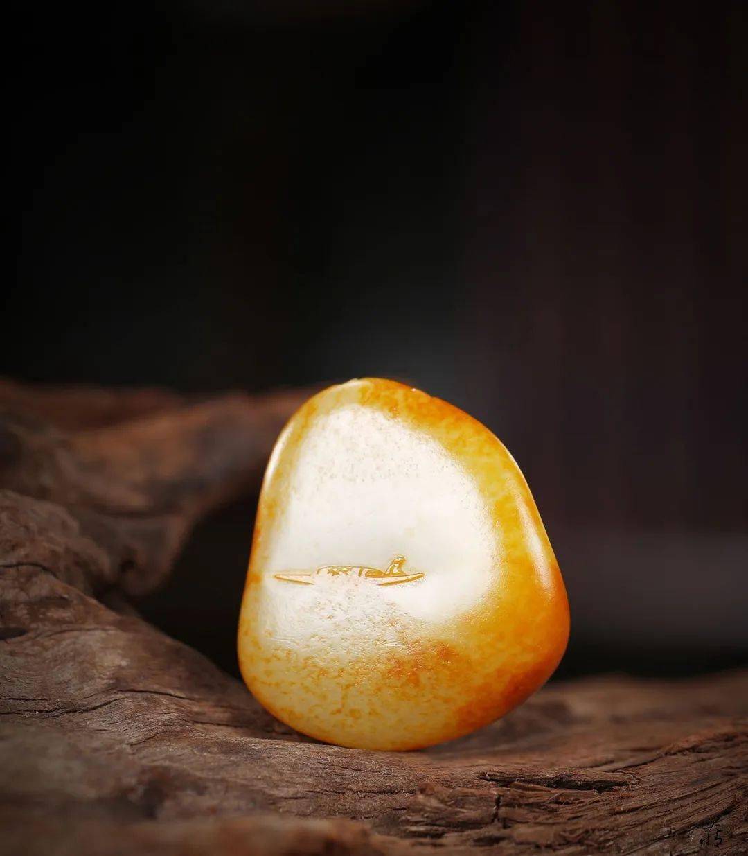 天价|2210万成交！这块天价籽料，火了！