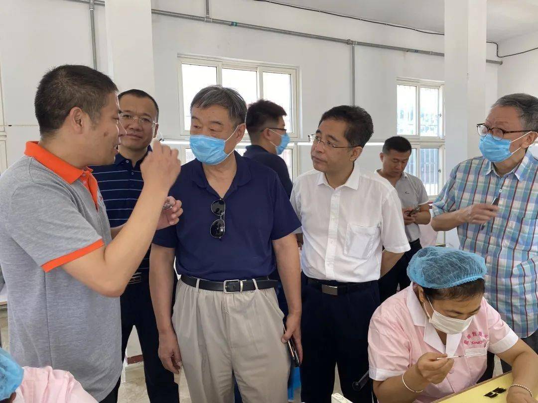 中国轻工业联合会执行秘书长郭永新一行来平度调研指导美妆(睫毛)行业