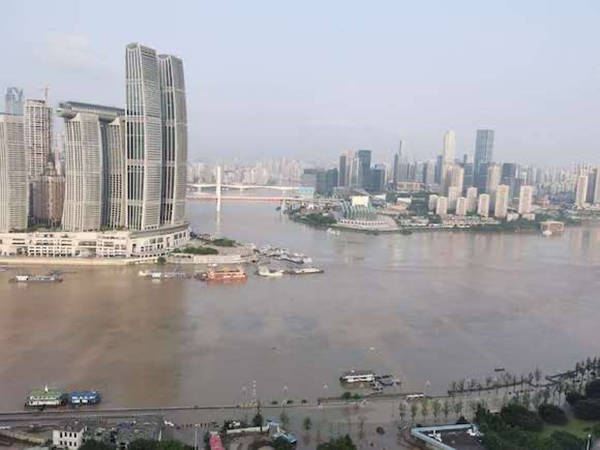 重庆的洪水退了近4米，但还是超保