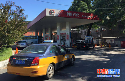 经纬|年内第三涨要来？国内油价大概率上调，加满一箱多花2.5元