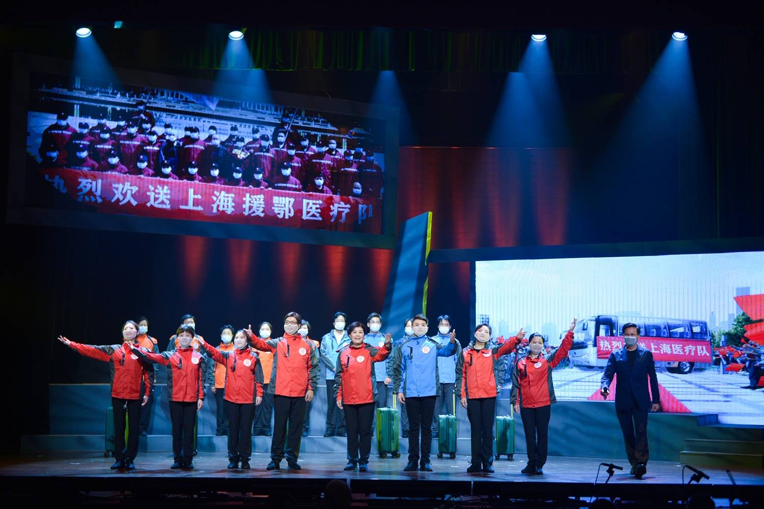沪剧|首部抗疫题材沪剧《玉兰花开》试演：防护服与口罩都还原了