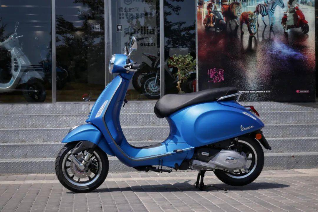 质感实拍:2020 vespa primavera s 活力蓝