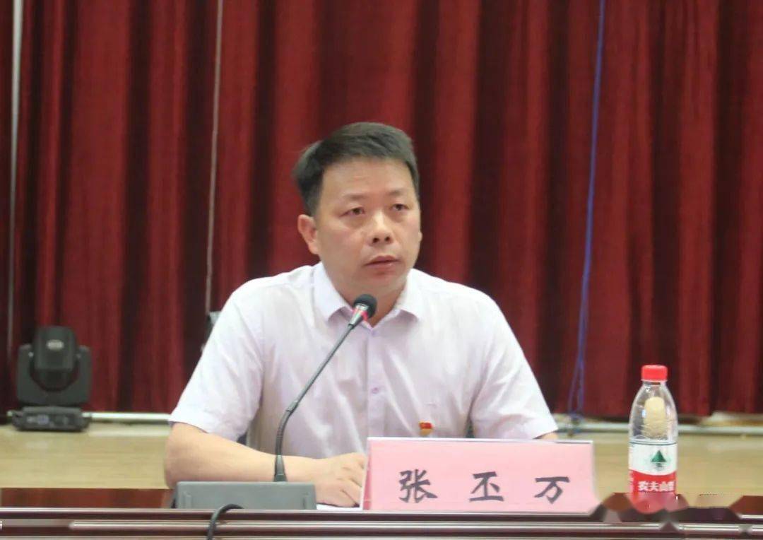 张丕万公布新学期开学时间计划,全院学生返校共分四批进行:8月25日