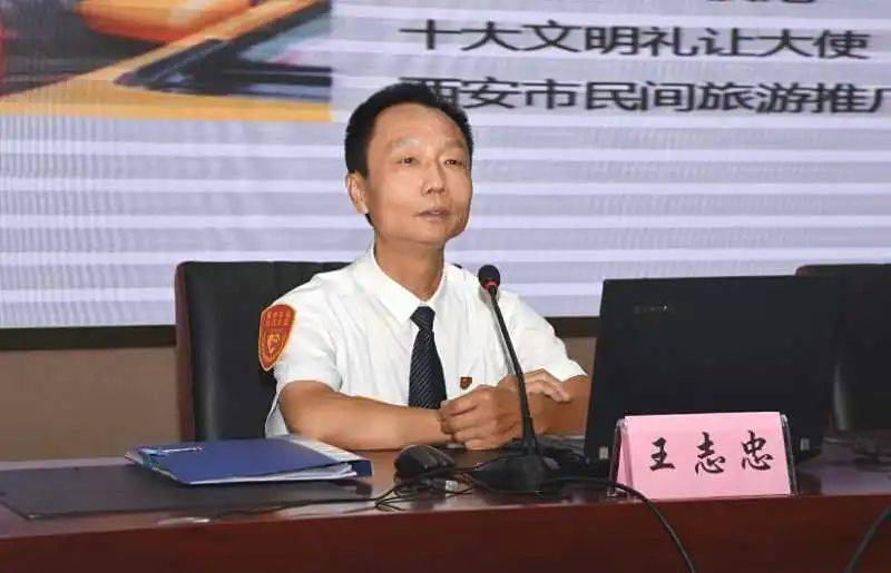 出租车与城市人口比例_出租车卡通图片
