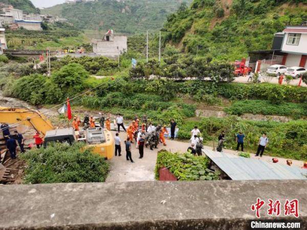 管理厅|四川汉源山体滑坡：目前已救出4人 仍有5人失联