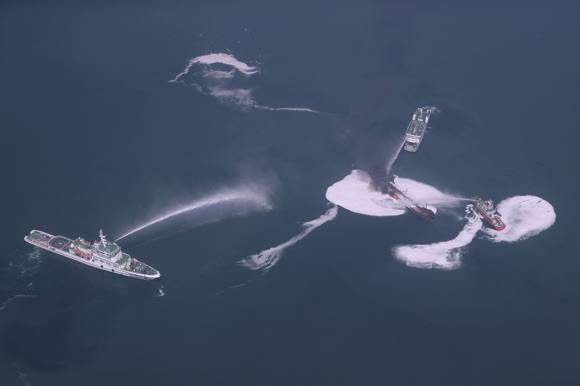 海上|最新进展：现场事发油船无明火 登轮方案正在制定中