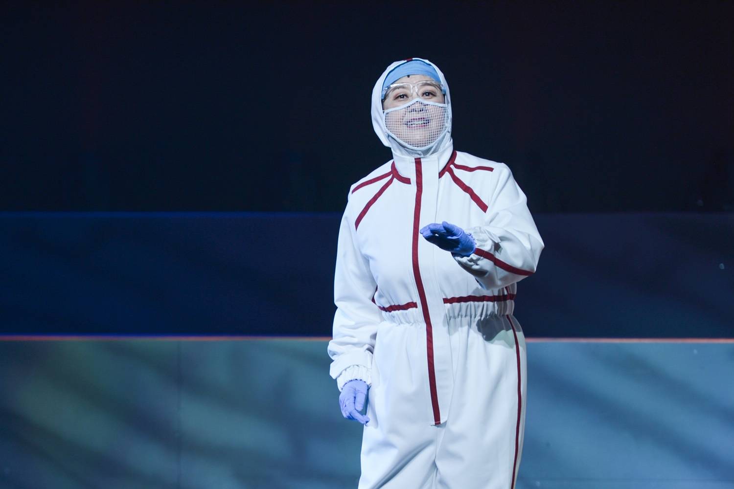 沪剧|首部抗疫题材沪剧《玉兰花开》试演：防护服与口罩都还原了