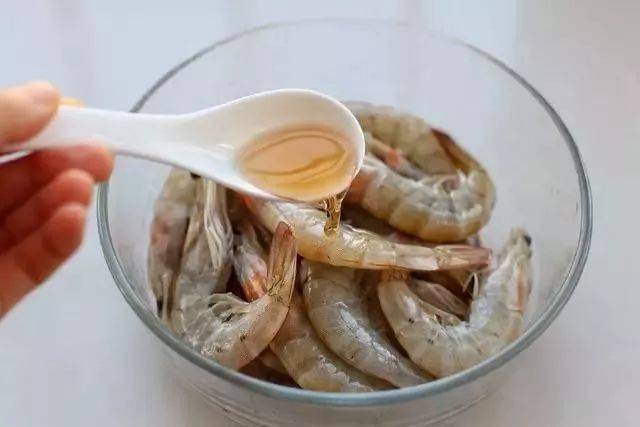 大虾|试试这个做法,连虾壳都吃的一干二净大虾别再油焖了