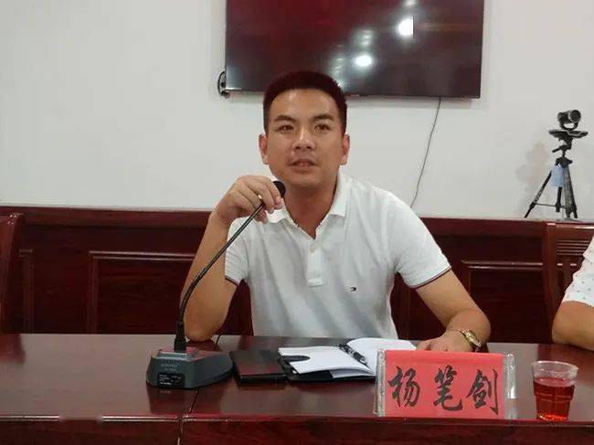 会上,镇党委副书记,政法委员杨斌就禁毒迎检工作准备和要求进行了具体