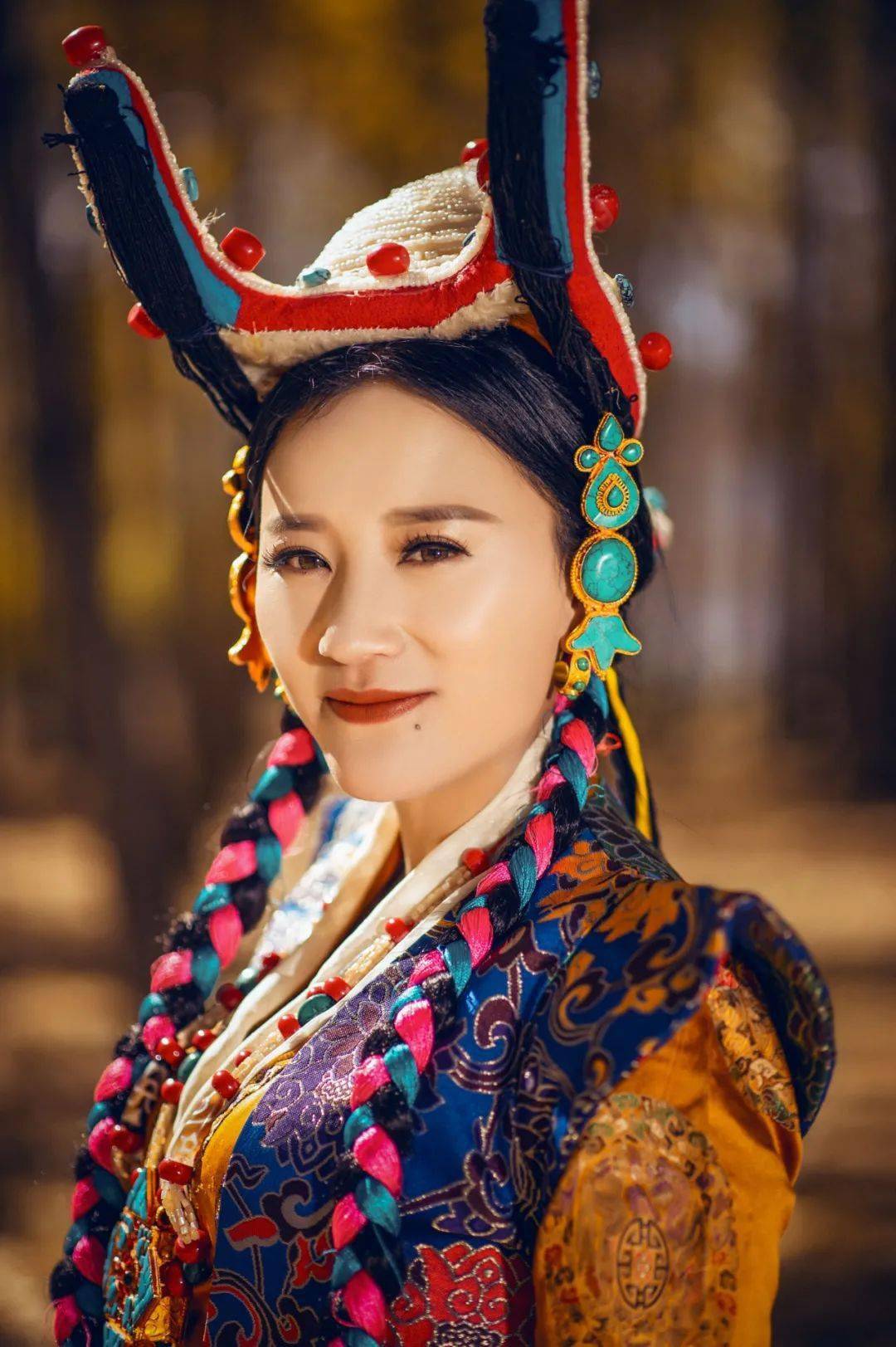 卓玛央宗,藏族女歌手,西藏林芝人,是"地球第三季珠峰环保大行动"形象