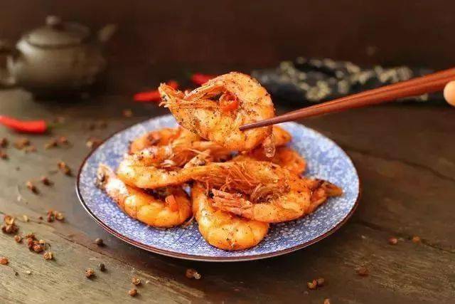 大虾|试试这个做法,连虾壳都吃的一干二净大虾别再油焖了