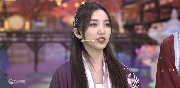 虎牙|穿汉服念rap,苏芮琪化身翩翩仙女,虎牙“电波之夜”玩穿越了?