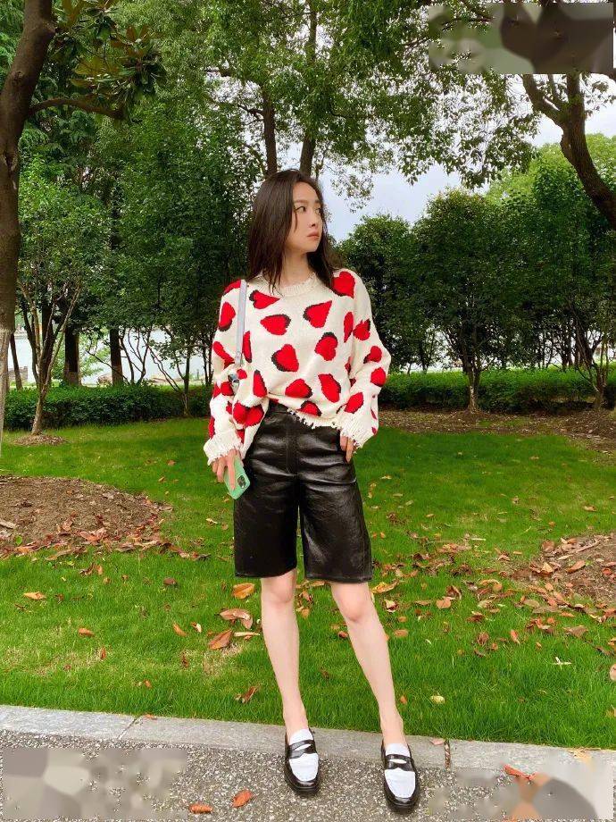 娜比|早秋第一件单品我选好了！是杨洋娜比都Pick的背带裤~