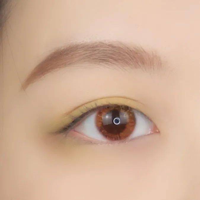 眼影|眼睛好看的女生,都比你多做了这一步!