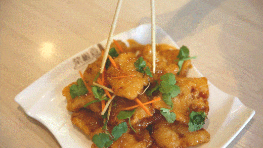 锅包肉- 锅包肉肯定是不得不说的了 金黄的色泽,酸甜的口感 总是让