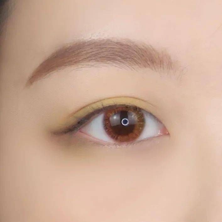 眼影|眼睛好看的女生,都比你多做了这一步!