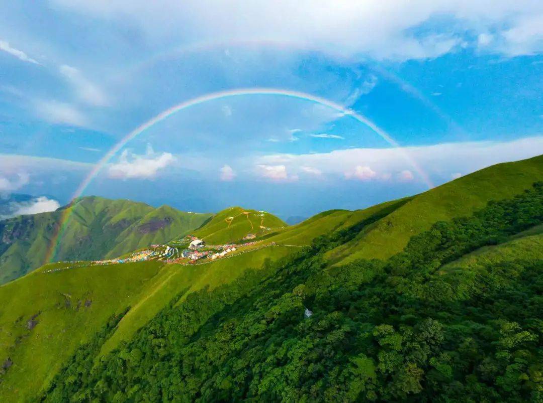 武功山帐篷节第二季"云端上的青岛啤酒节,超嗨!