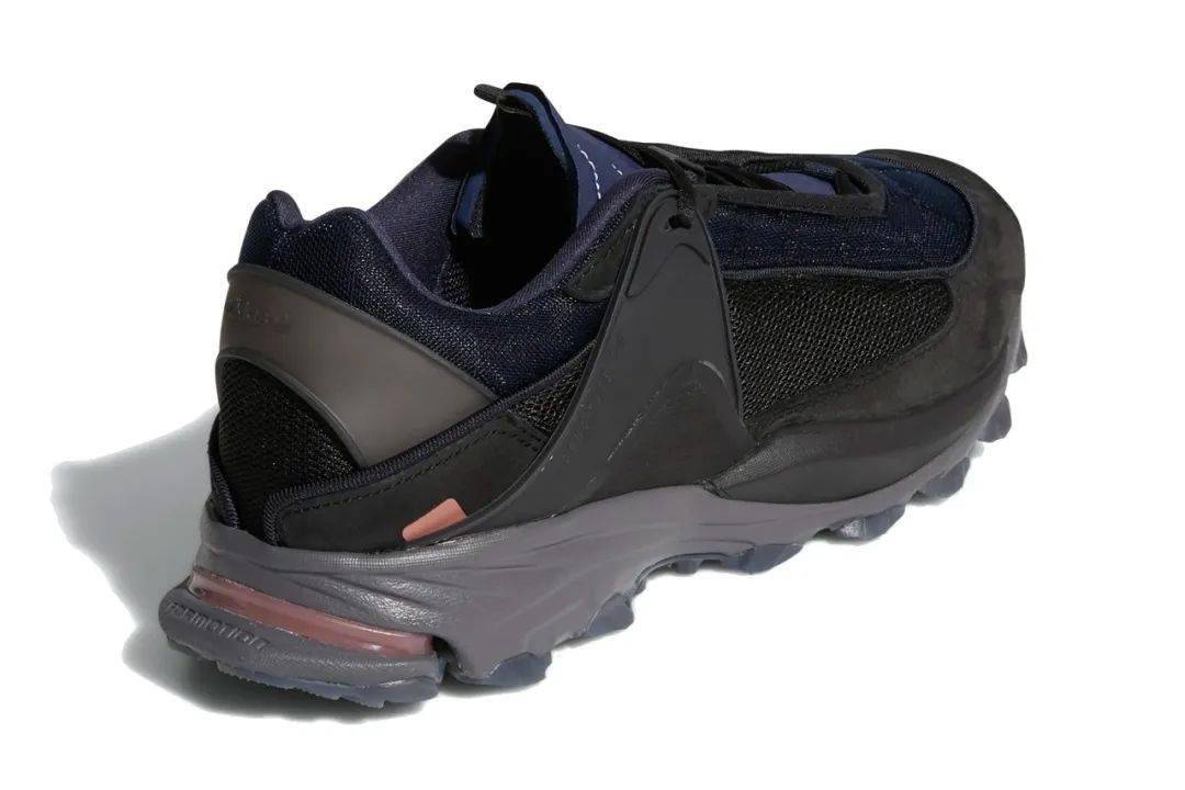 Bondi|不知道买什么的时候，就买黑色球鞋吧！