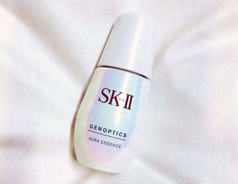 皮肤|白到发光的张雨绮性感冲出屏幕!这次成了“直女斩”