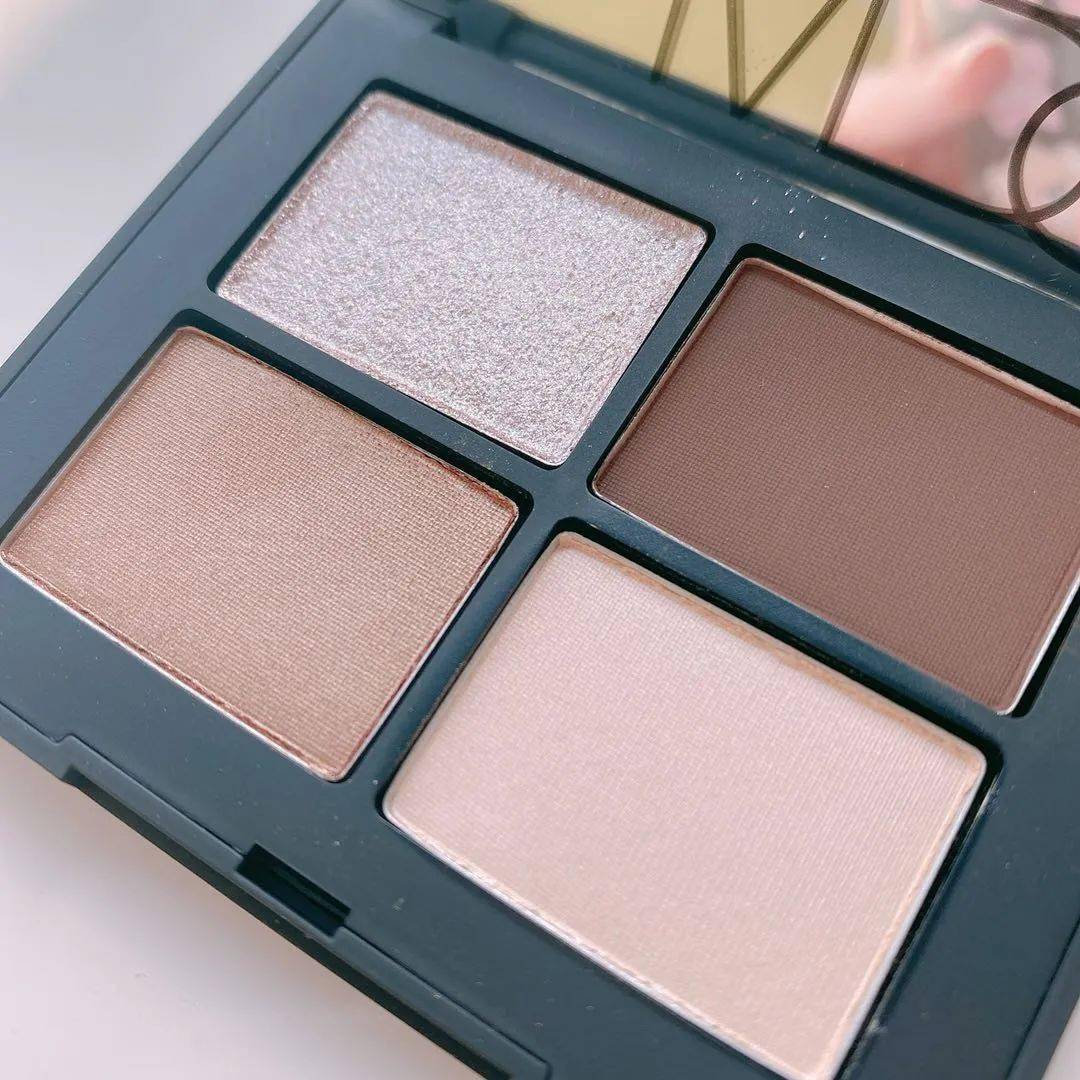 眼影|一盘多用 这些彩妆盘也太万能了吧！