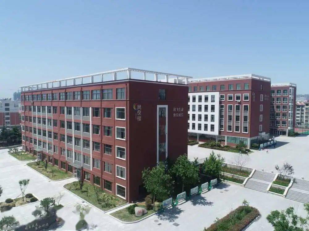 经区管委不断加大学校建设力度,在九龙湾小学,长峰中学,凤林学校扩建