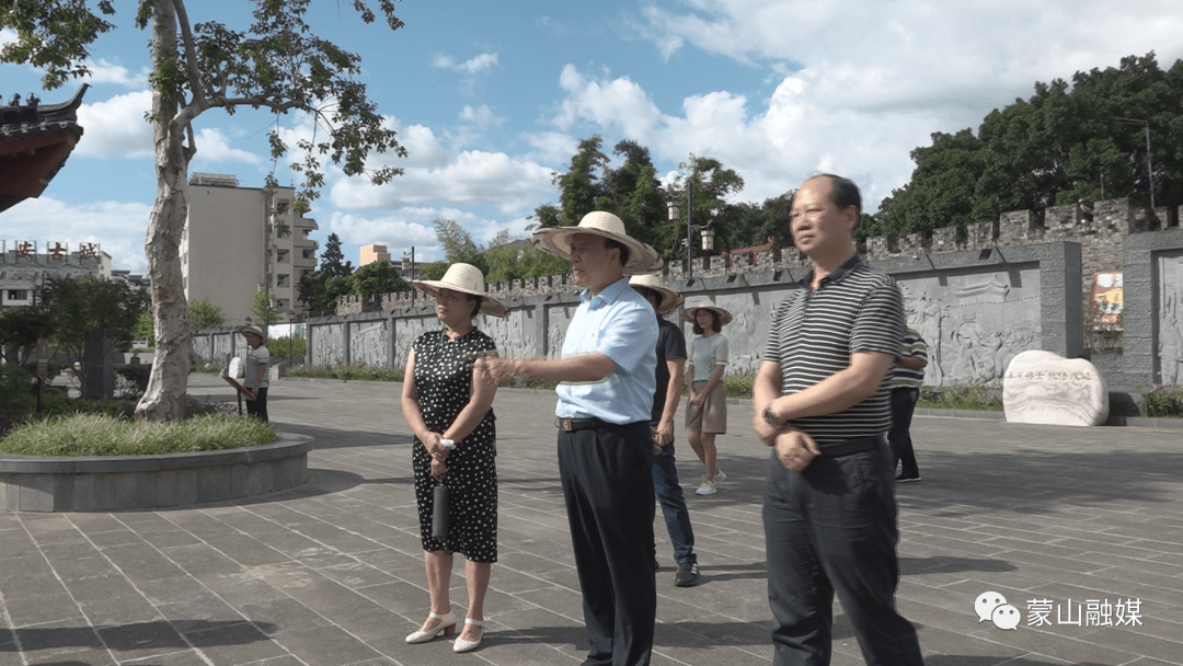 贵港市人大考察团到蒙山县考察交流